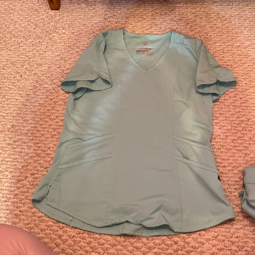 Women’s scrubs